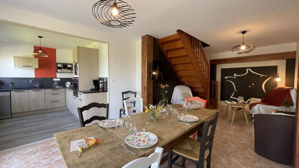 Saligny-sur-Roudon Cottage | Countryside Retreat with Private Terrace, WiFi, and Comfort Amenities