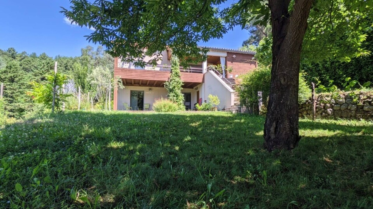Lasalle Apartment | Countryside, garden on large plot, with dominant terrace and views
