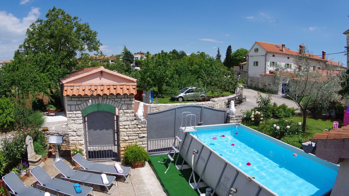 Peresiji Apartment | Countryside Holiday Apartment In Village Peresiji