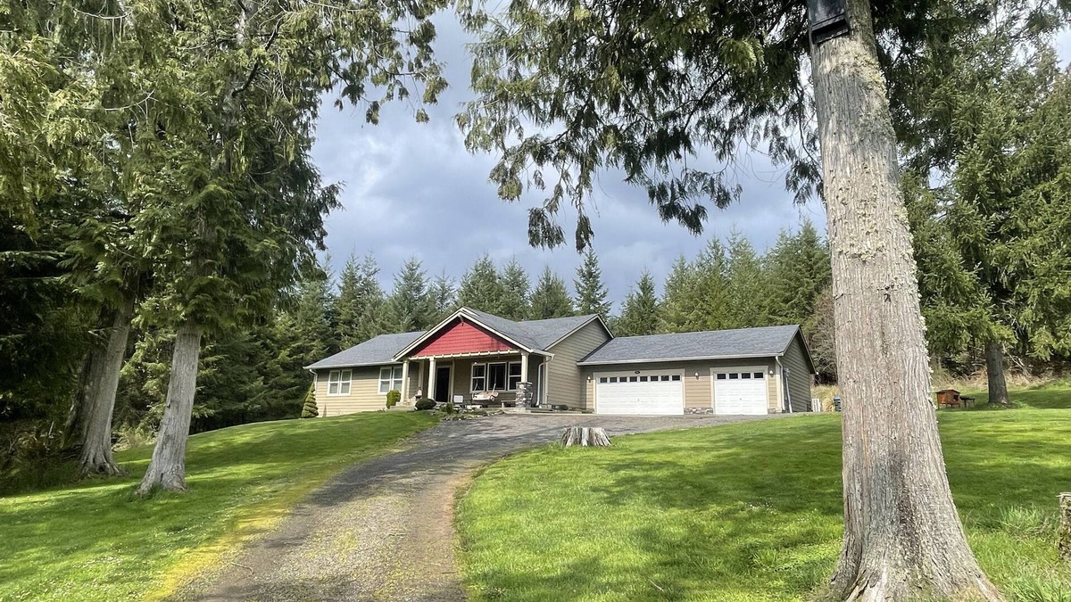 Adna House | Countryside Retreat 5 minutes from Chehalis- great for families and teams!