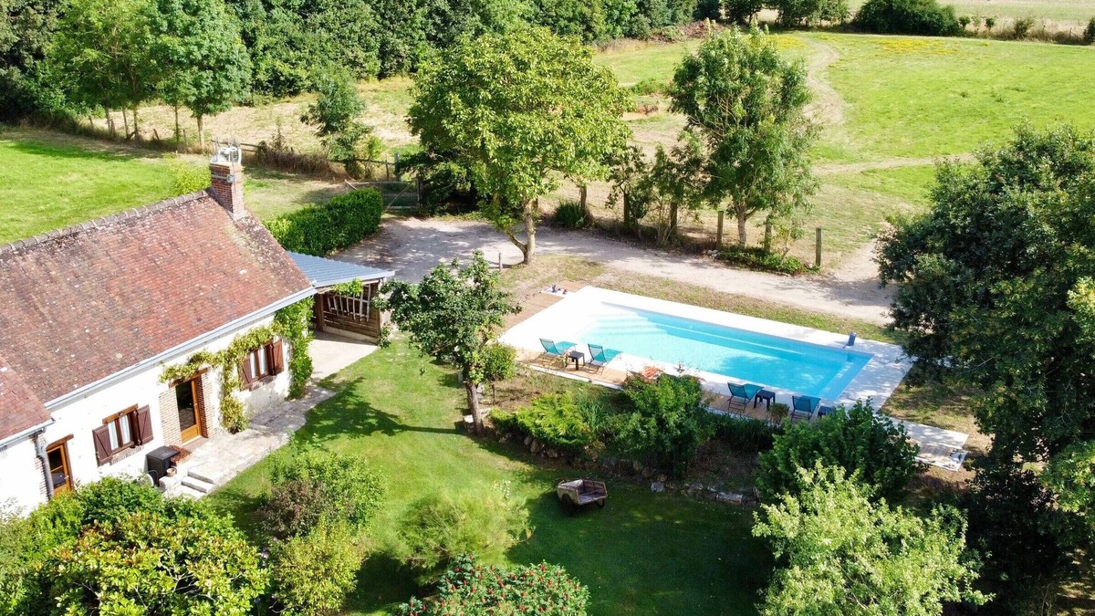 Chateaudun Cottage | Countryside Retreat with Pool in Châteaudun's Historic Charm