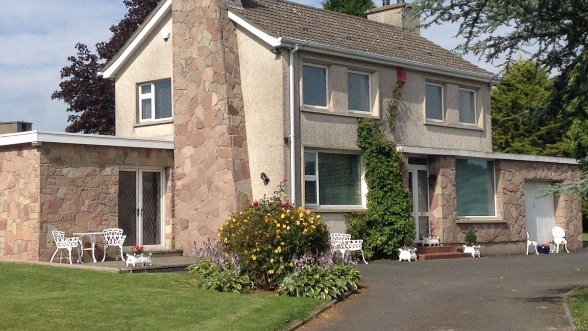 Newry House | Countryside Retreat