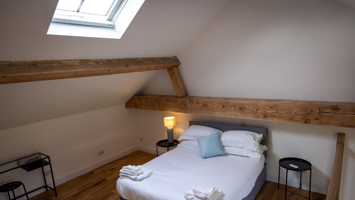 St Albans Apartment | Countryside retreat with stunning views!