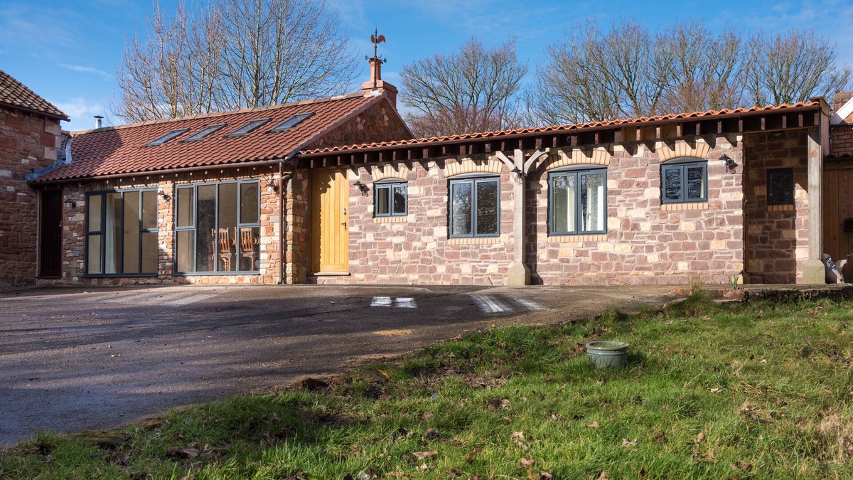 Belluton Apartment | Countryside retreat with stunning views & pool
