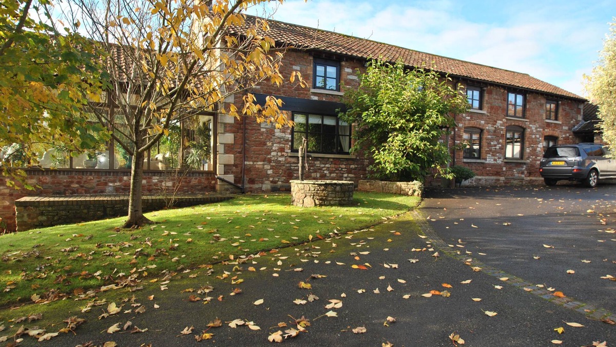 Belluton Cottage | Countryside retreat with stunning views & pool