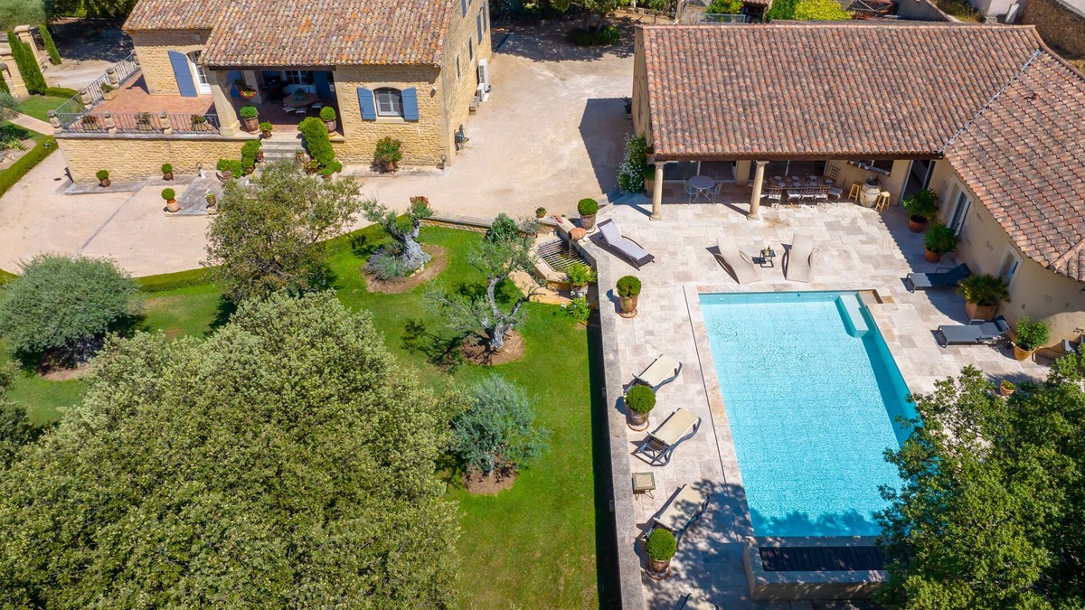 Vers-Pont-du-Gard House | Countryside stone house from the Gard, 11482sqf of land, private pool, quiet
