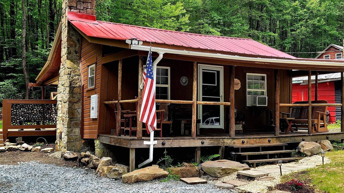 Jefferson Township Cabin | Couple's Cabin in Somerset