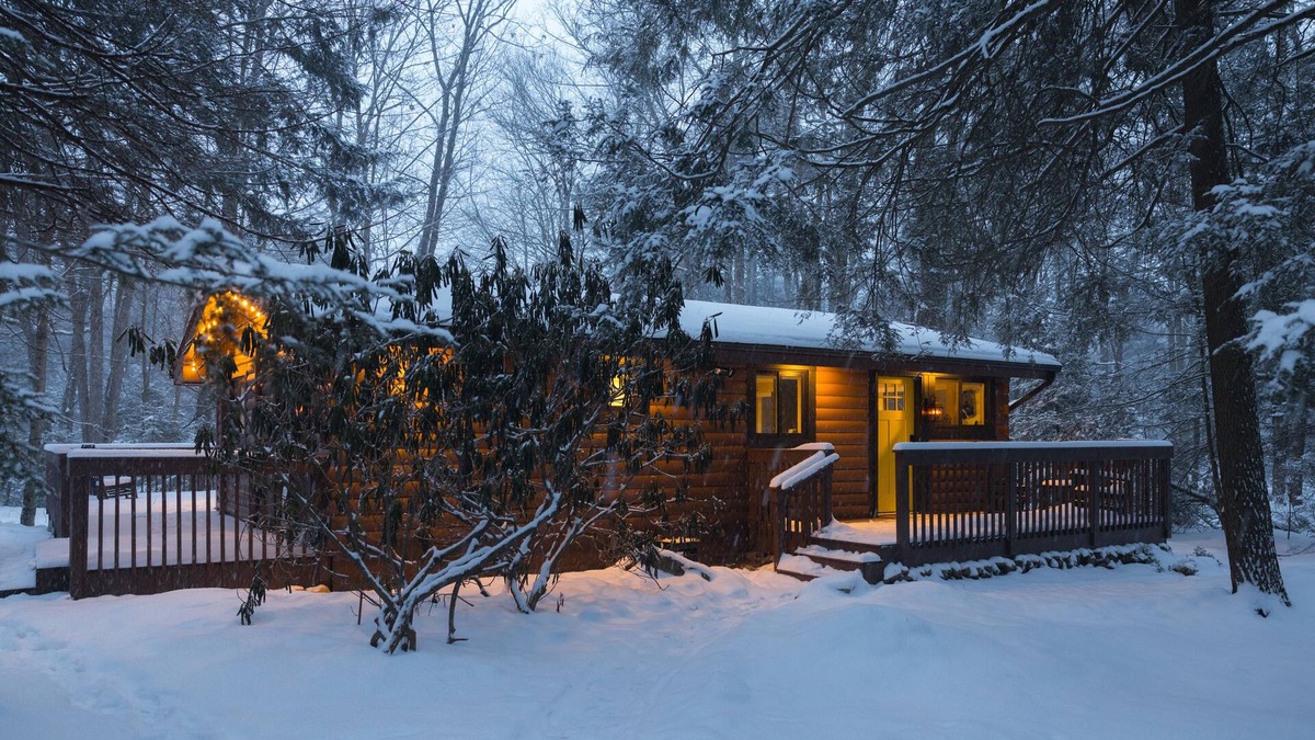 Tobyhanna Cabin | Couple's Log Cabin w/Jacuzzi