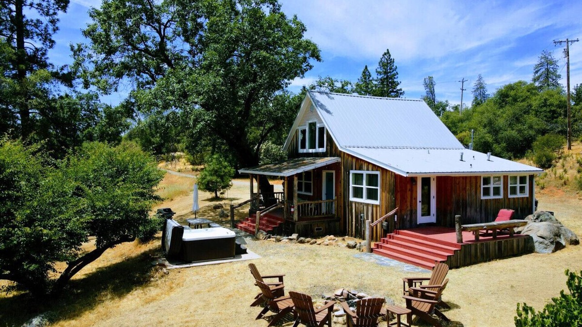 Mariposa Cabin | Couples 1 Bedroom Cabin, HOT TUB, FIRE-PIT, PETS on 40 acres!