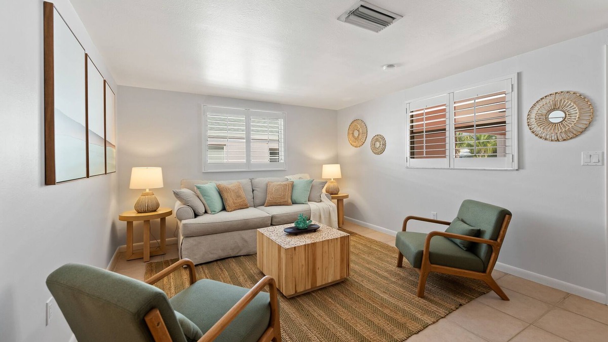 Sarasota House | Couples Beach Getaway, 3 houses from the beach! - Summer Lovin'