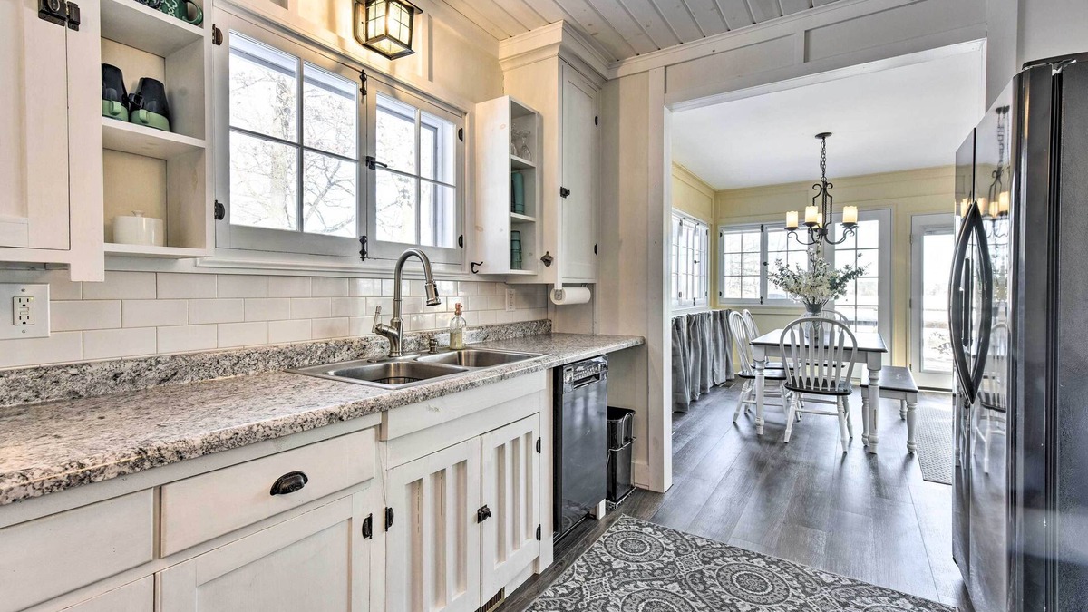 Big Lake Cabin | Couples Cabin - Upper Unit with Deck on Eagle Lake