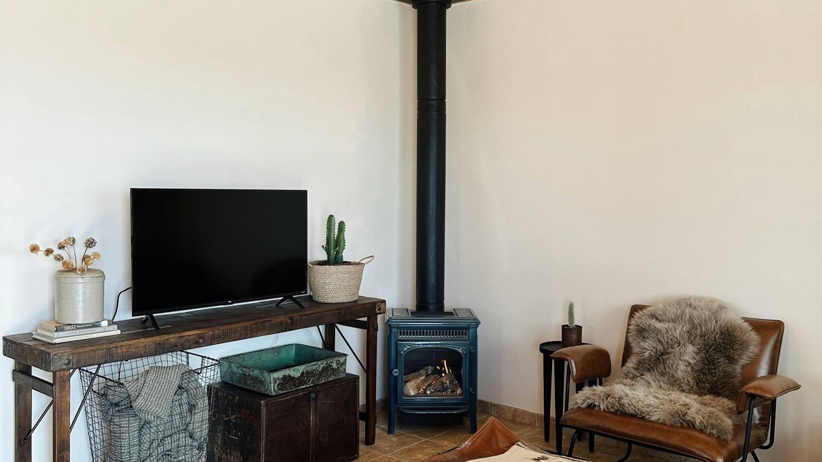 El Prado House | Couples getaway in cozy casita! Taos mountain Views!