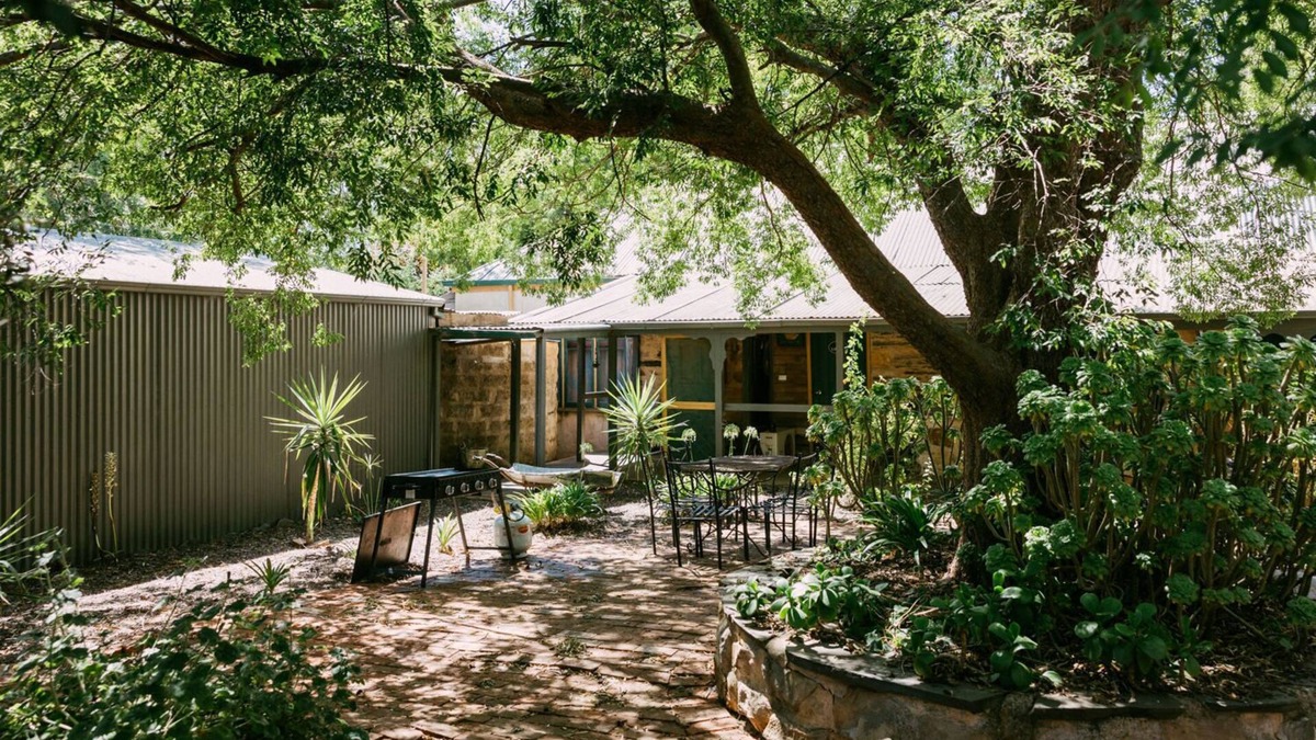 Mintaro Cottage | Couples Getaway. Spa Log Fire 2 Wineries and a Pub! Mintaro Hideaway Jollys Rest