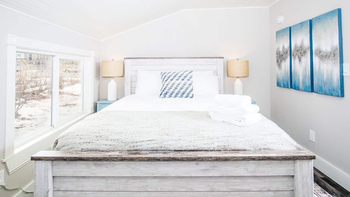 Greeley Apartment | Couples Getaway | Walk to UNC | FREE Cruiser Bikes