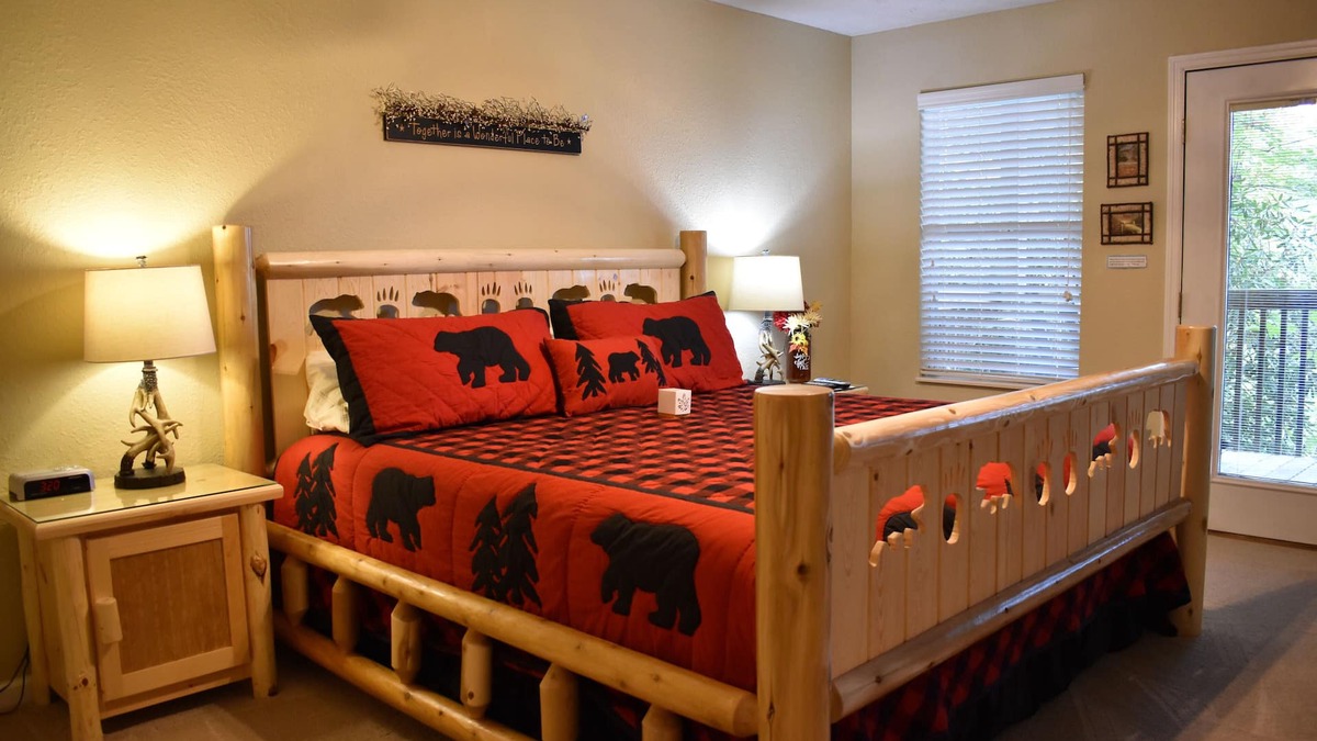 Chalet Village Ski Chalet | Couple’s Mtn Getaway;Borders GSMNP;Seasonal Mtn Views;Owner Operated;VeryPrivate