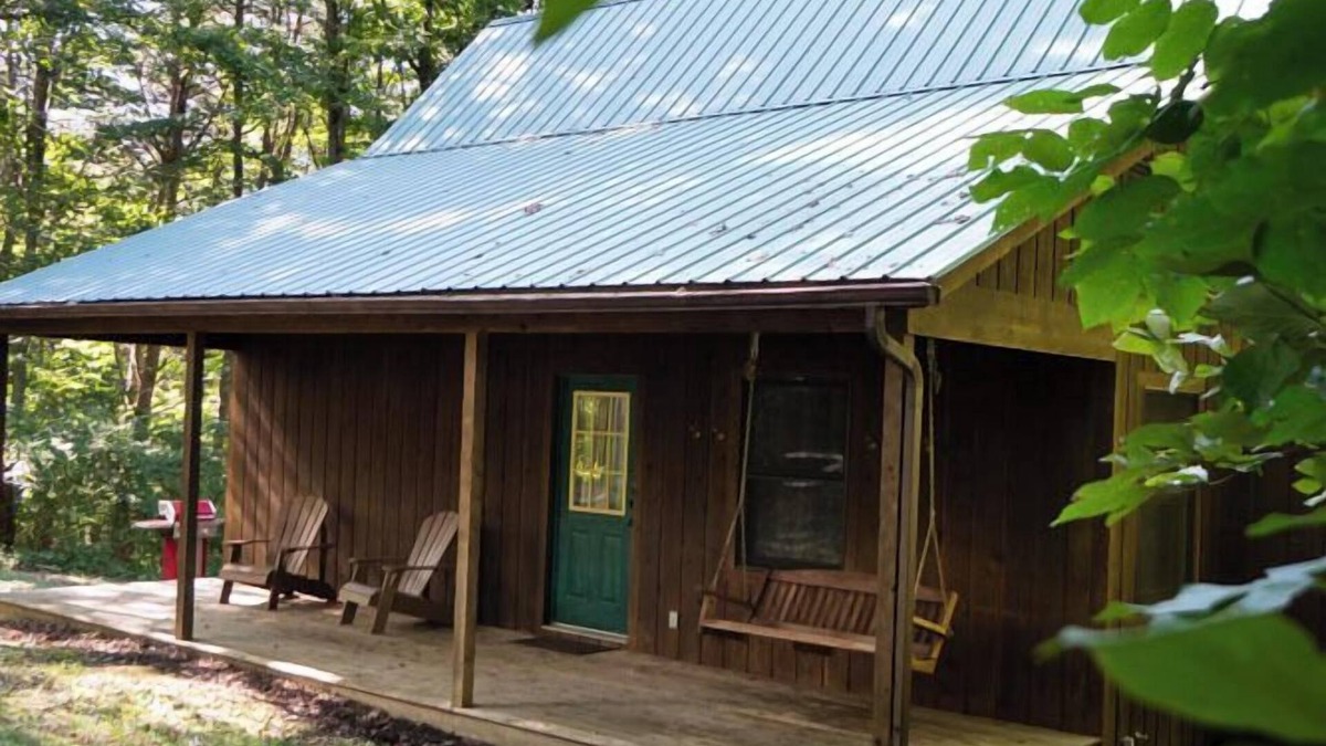 Logan Cabin | Couples Paradise II - Hosted by The Chalets