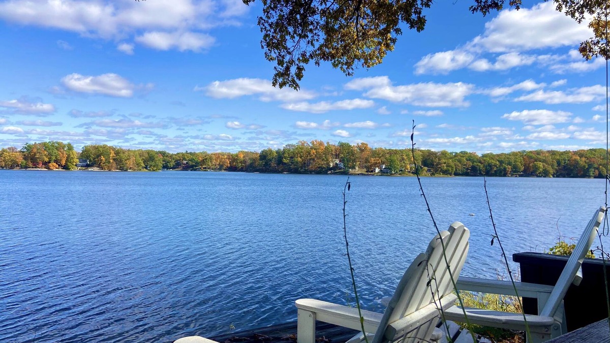 Syracuse Cottage | Couples Retreat I Lake Front I HOT TUB!
