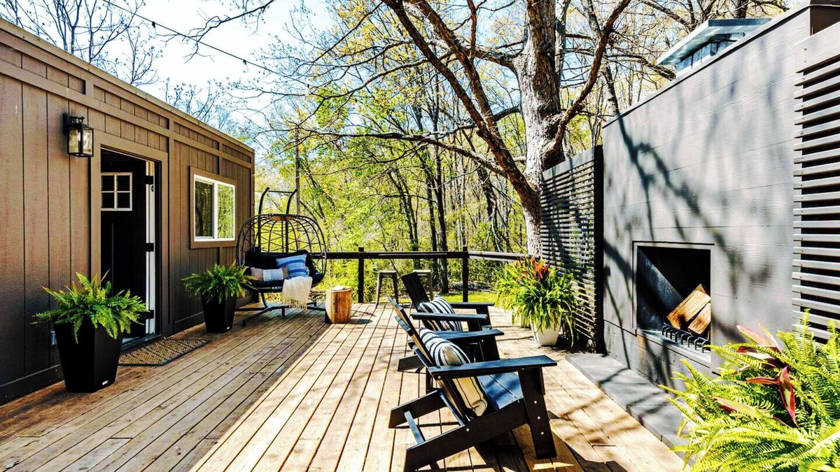 Blue Ridge Cabin | Couples Retreat:King Bed:Hot tub:Fire pit, Pizza Oven: Outdoor Showers :& More
