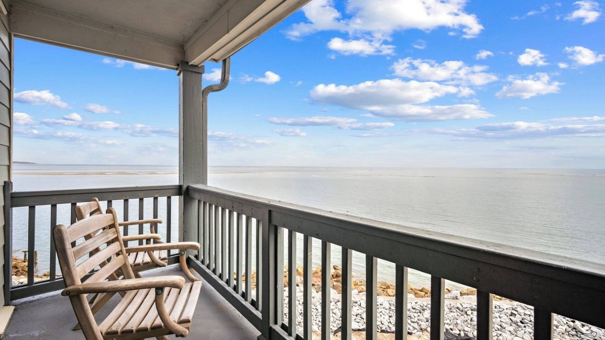 Saint Helena Island Villa | Couples Retreat with Breathtaking Oceanfront Views, Community Pool, Elevator - 735 North Hampton