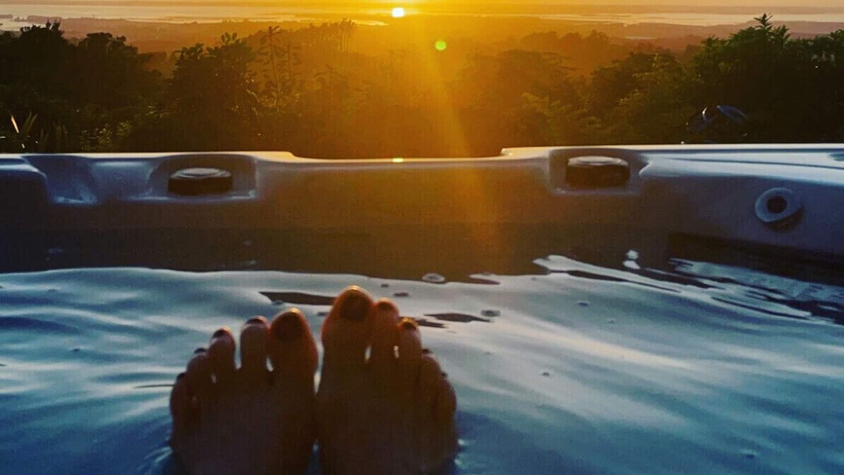 Aongatete Apartment | Couples Retreat with spectacular views and spa.