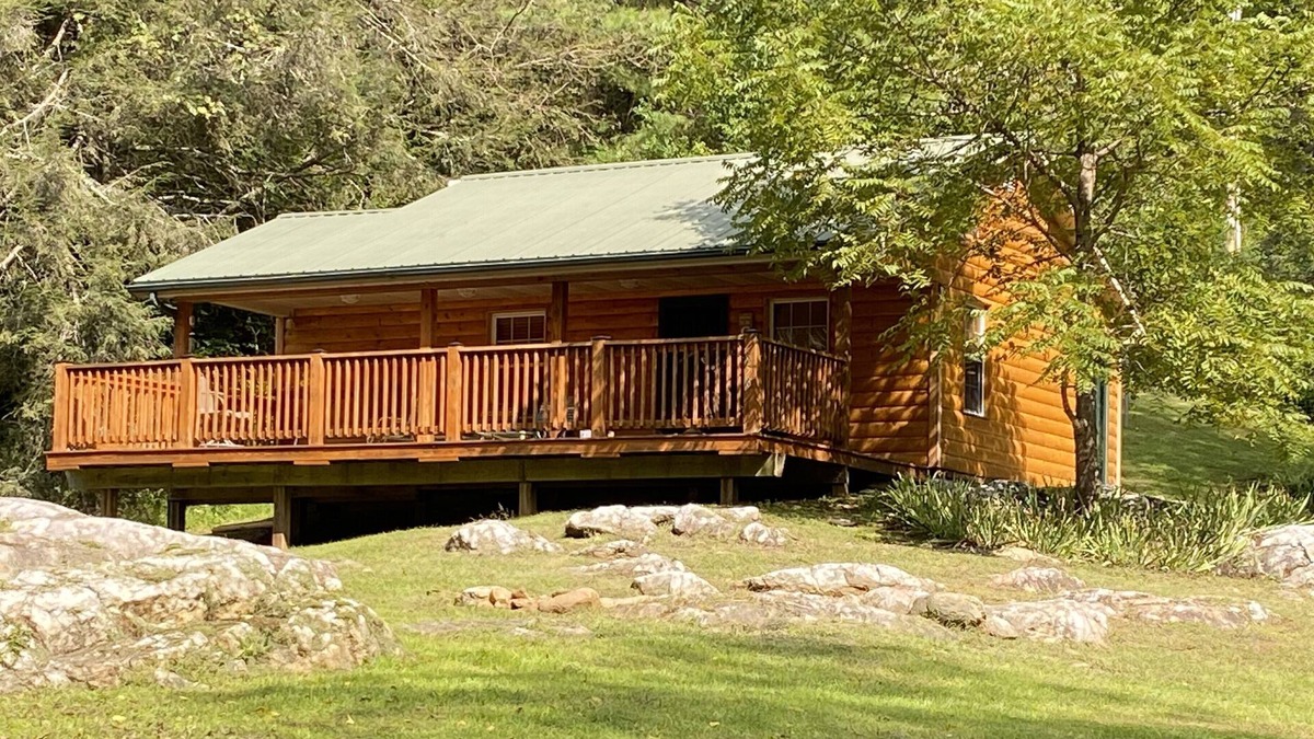 Dugspur Cabin | Couple’s Romantic Mountain River Cabin w/Rustic Q Bed that’s Knotty & Nice.