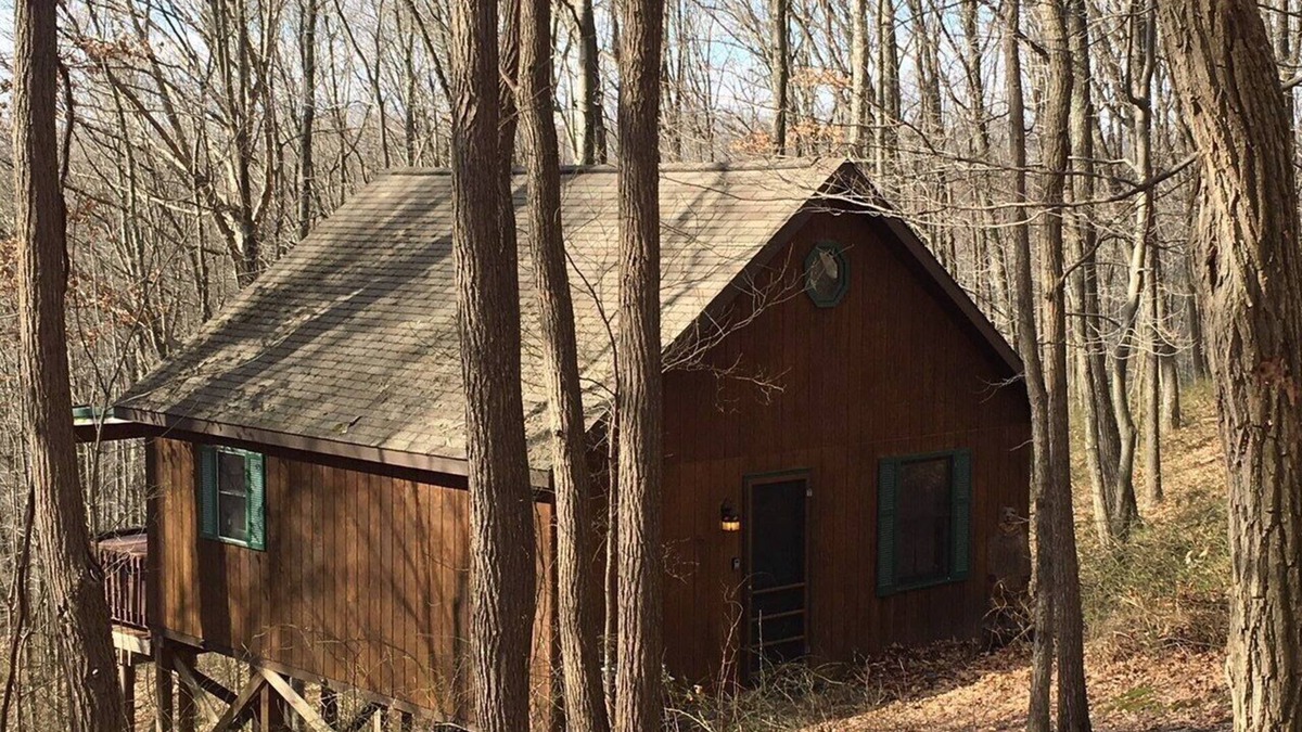 Laurelville Cabin | Couples wooded getaway