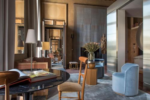 Marais Hotel | Cour des Vosges - Evok Collection