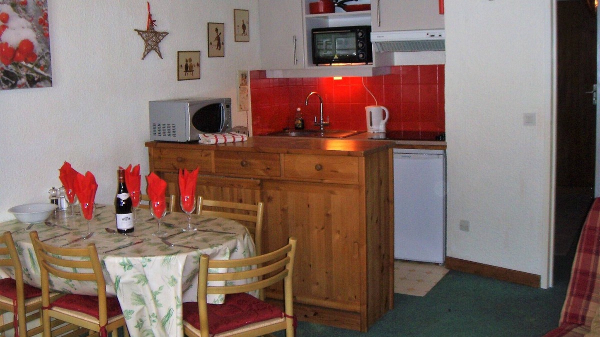 La Perriere Apartment | Courchevel La Tania: Savoyarde apartment right on the piste.