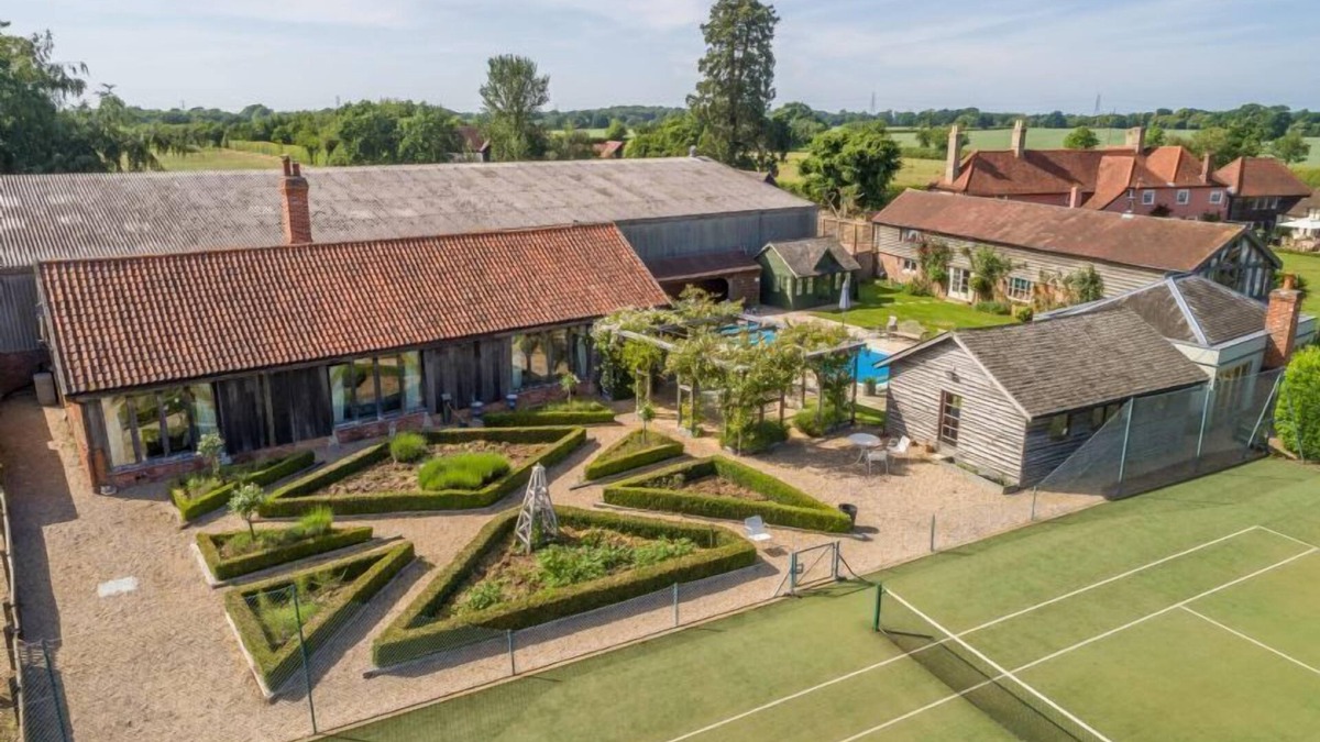 Ipswich House | Court Barn, Stoke By Nayland