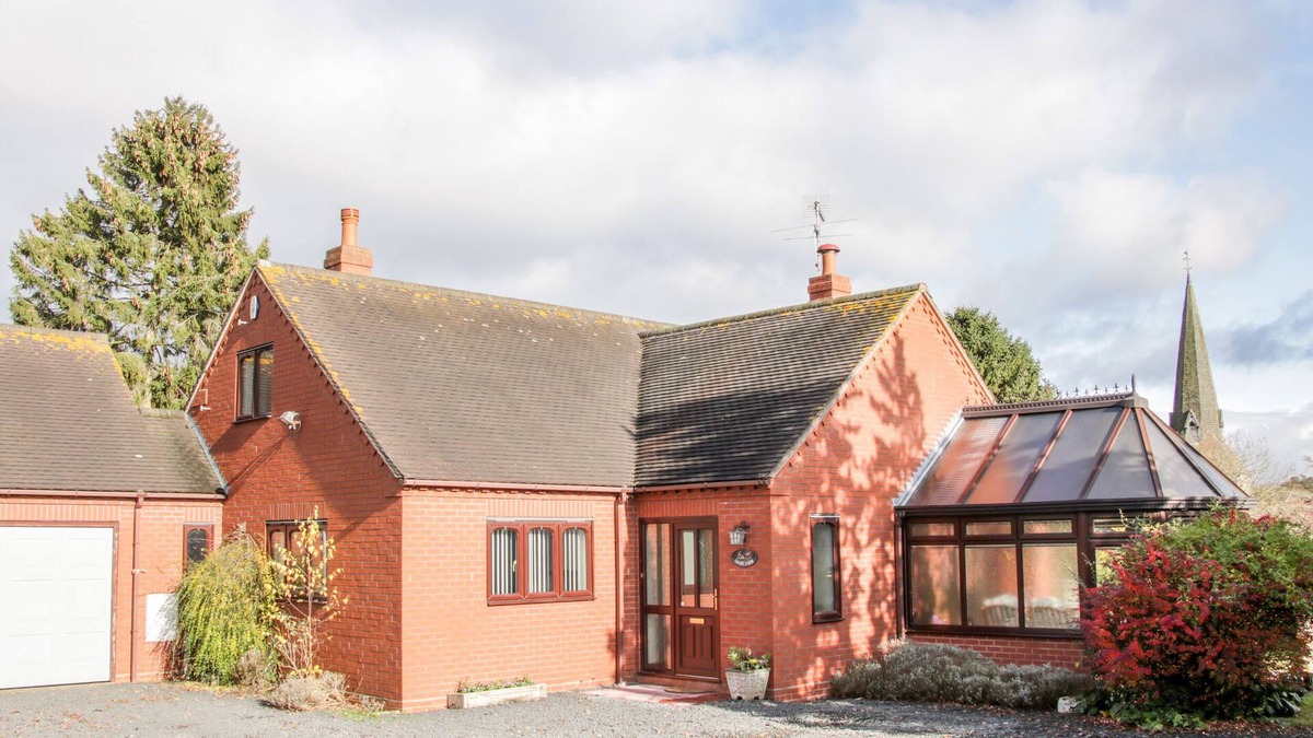 Boraston House | COURT FARM, family friendly, with open fire in Cleobury Mortimer
