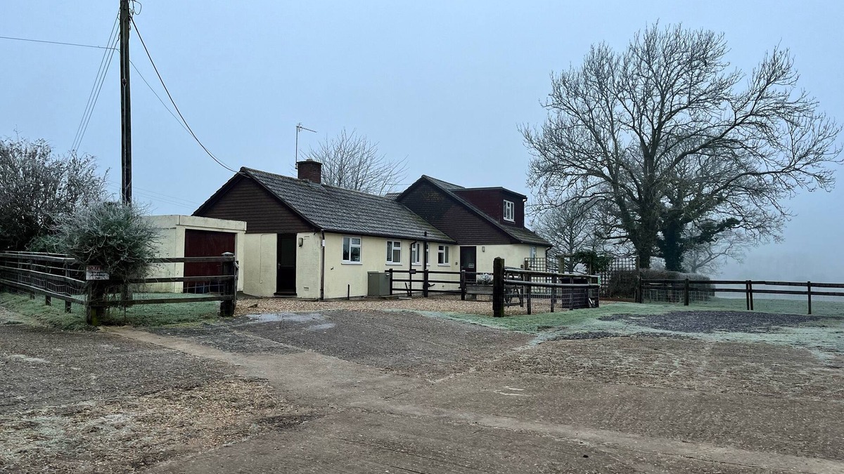 Whitchurch Canonicorum House | COURT HOUSE FARMHOUSE, pet friendly, with hot tub in Charmouth