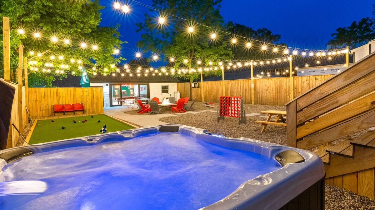 Cherokee Triangle House | Courtside - Highlands VIP 6BR 4BA Amenities Galore