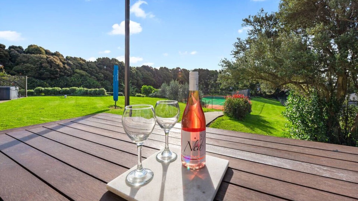 Waihi Beach Cottage | Courtside Quarters - Waihi Beach Holiday Home