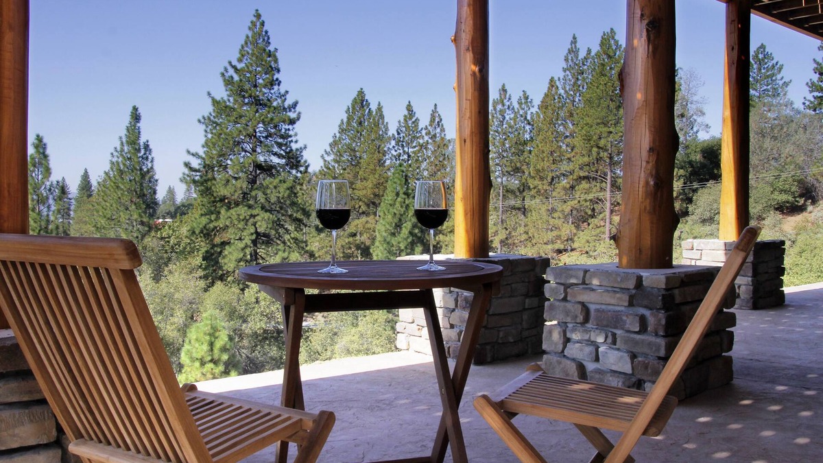 Murphys Bed & Breakfast | Courtwood Inn