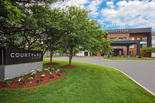 Raynham Hotel | Courtyard Boston Raynham