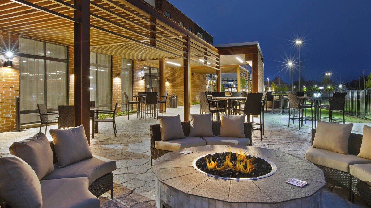 Benton Harbor Hotel | Courtyard by Marriott St. Joseph Benton Harbor