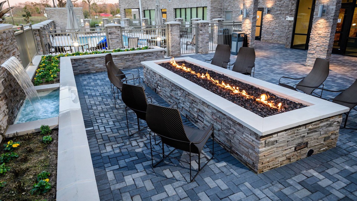 Lake Jackson Hotel | Courtyard by Marriott Lake Jackson
