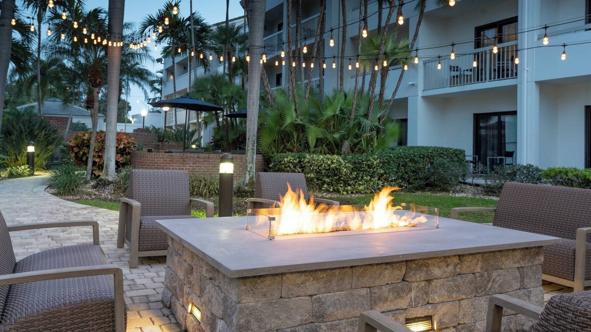 Hunt Club Hotel | Courtyard by Marriott West Palm Beach