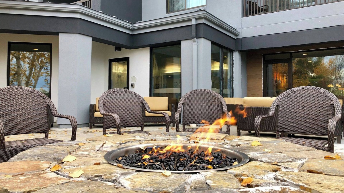 Williston South Hotel | Courtyard by Marriott Burlington Williston