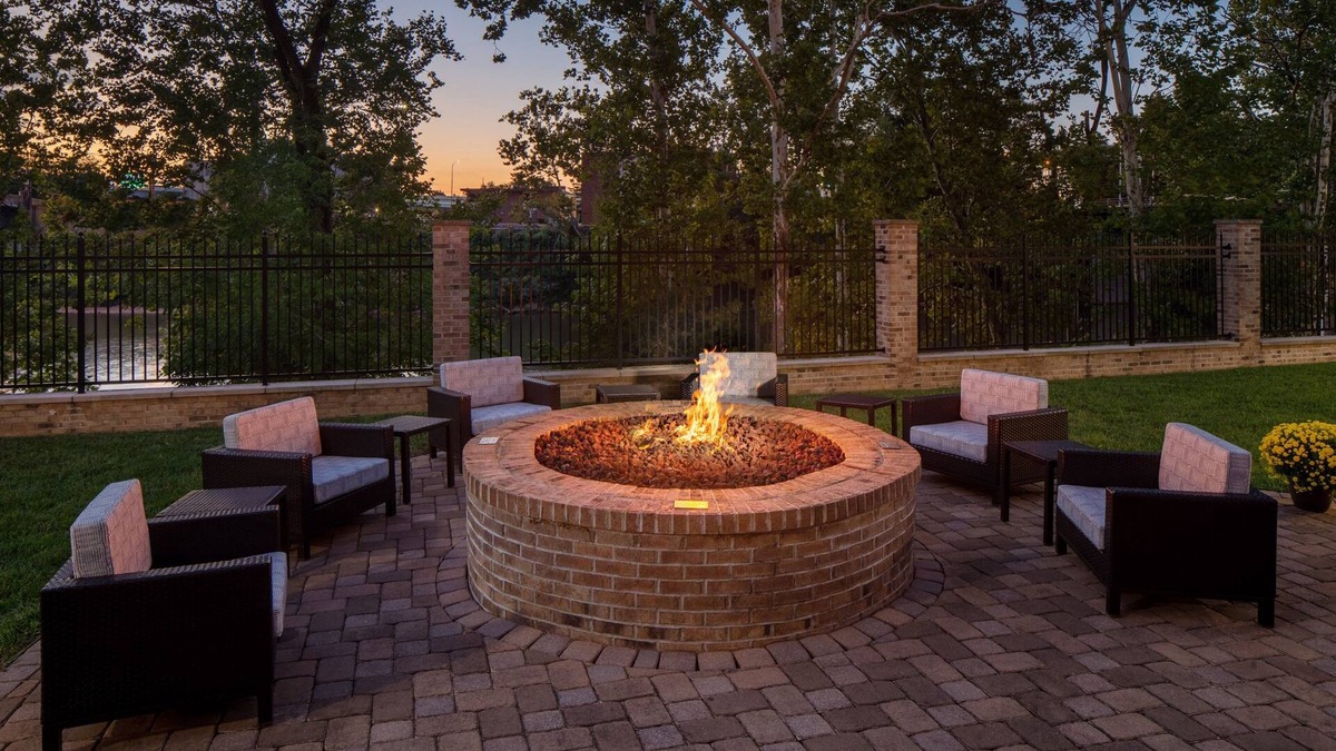Charleston Hotel | Courtyard by Marriott Charleston Downtown/Civic Center