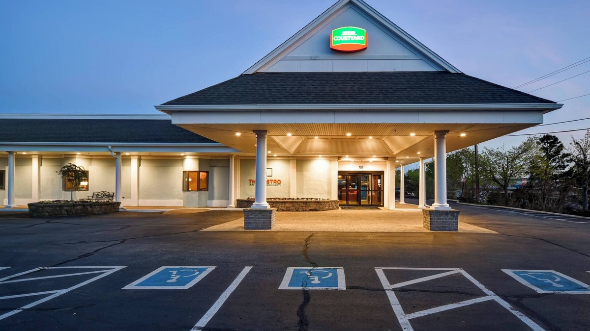 Hyannis Hotel | Courtyard By Marriott Cape Cod Hyannis