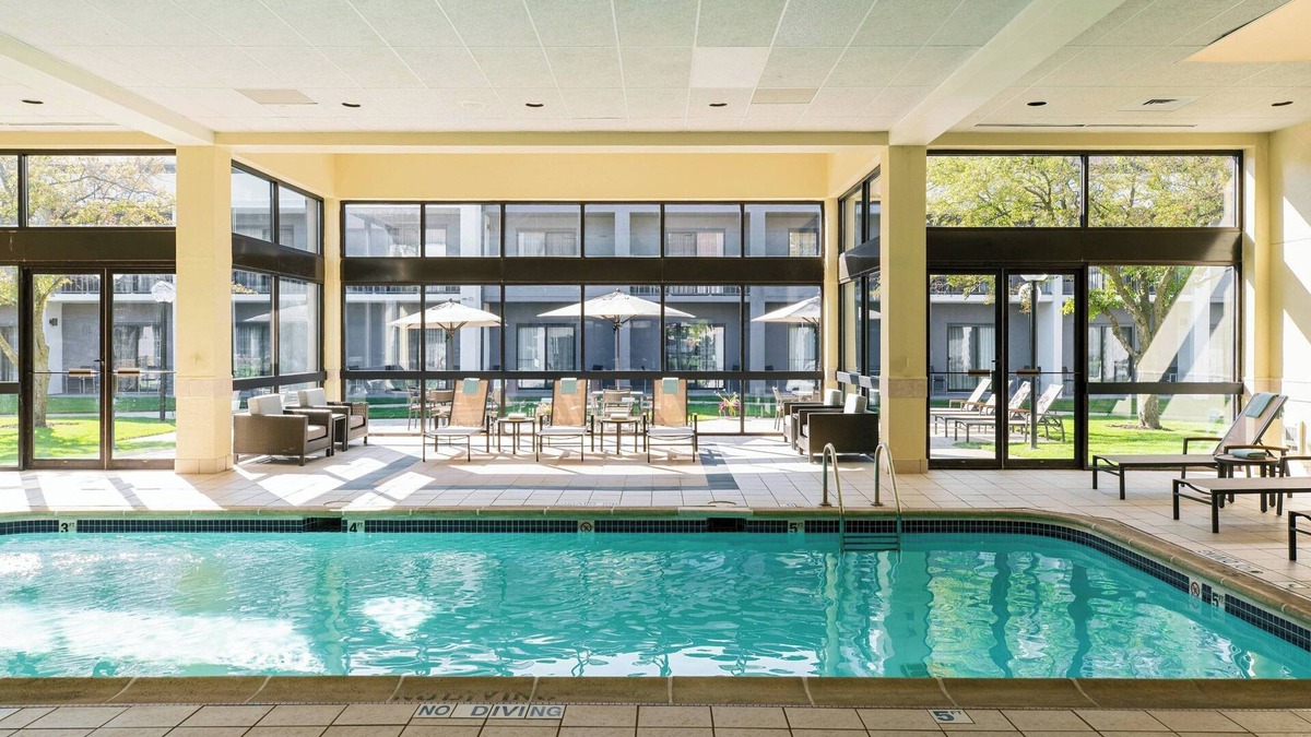 Naperville Hotel | Courtyard by Marriott Chicago Naperville