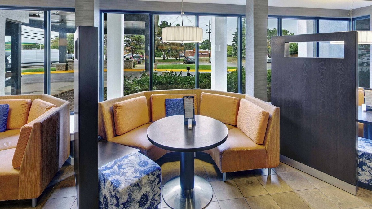Glenview Hotel | Courtyard by Marriott Chicago Glenview/Northbrook