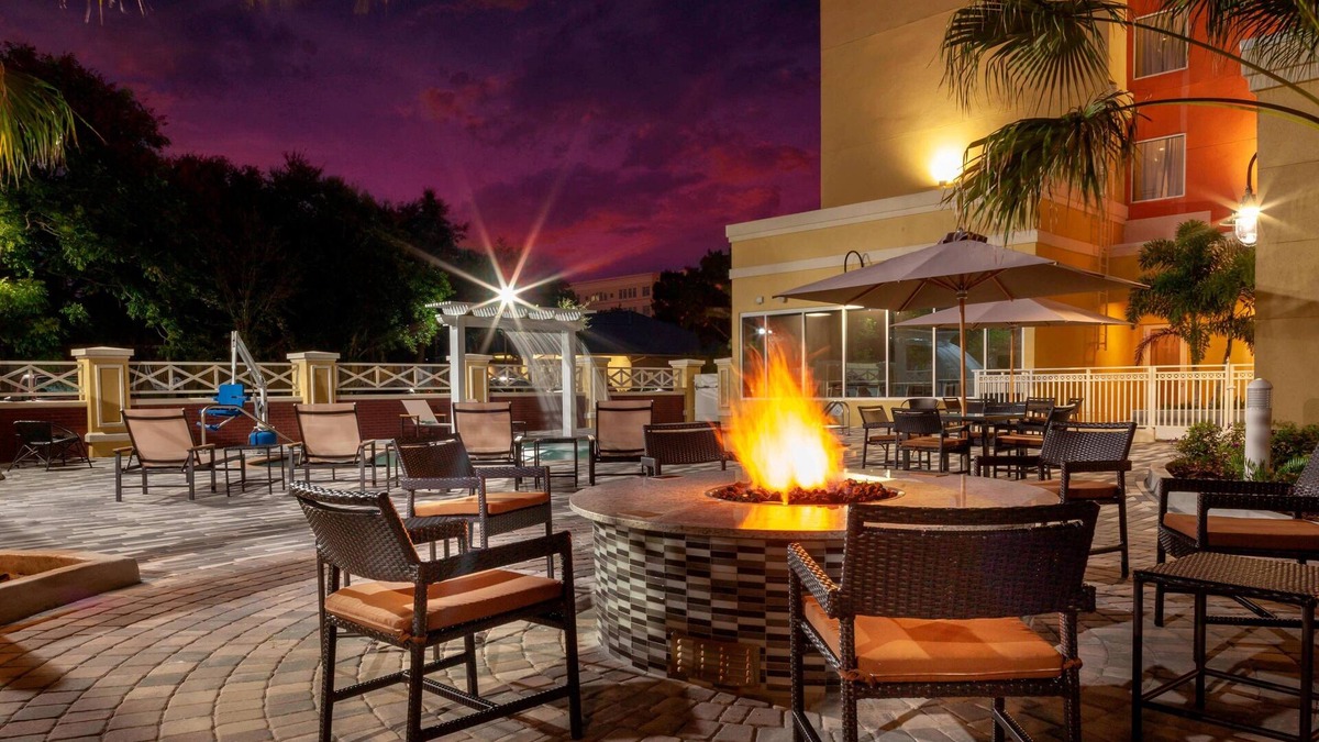 DeLand Hotel | Courtyard by Marriott DeLand Historic Downtown