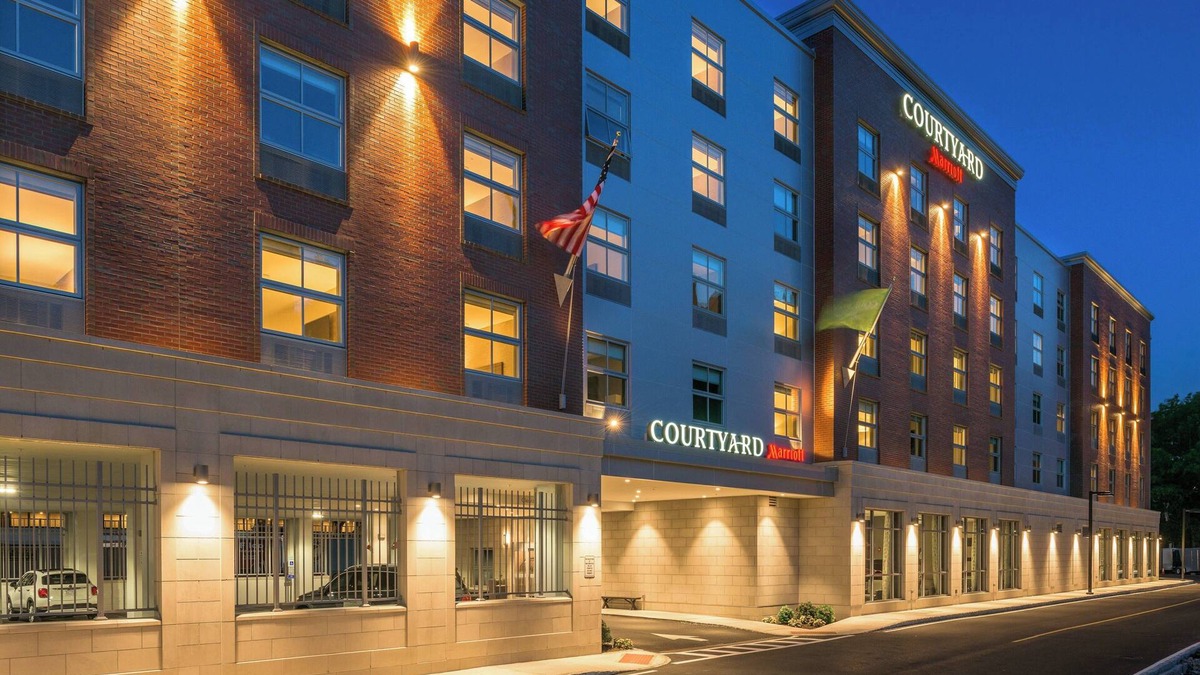 Edgewater Hotel | Courtyard by Marriott Edgewater NYC Area