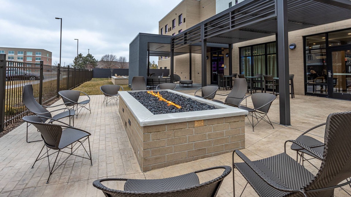 Okemos Hotel | Courtyard by Marriott East Lansing Okemos