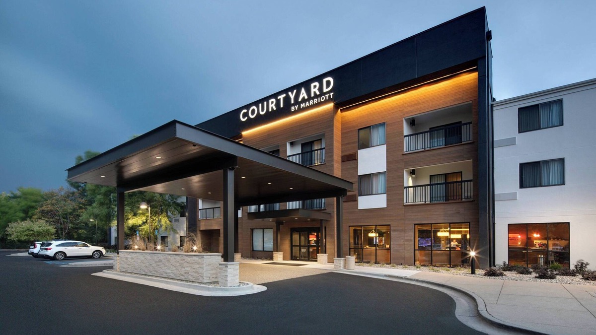 East Paris Hotel | Courtyard by Marriott Grand Rapids Airport