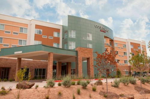 Spring Hotel | Courtyard by Marriott Houston City Place