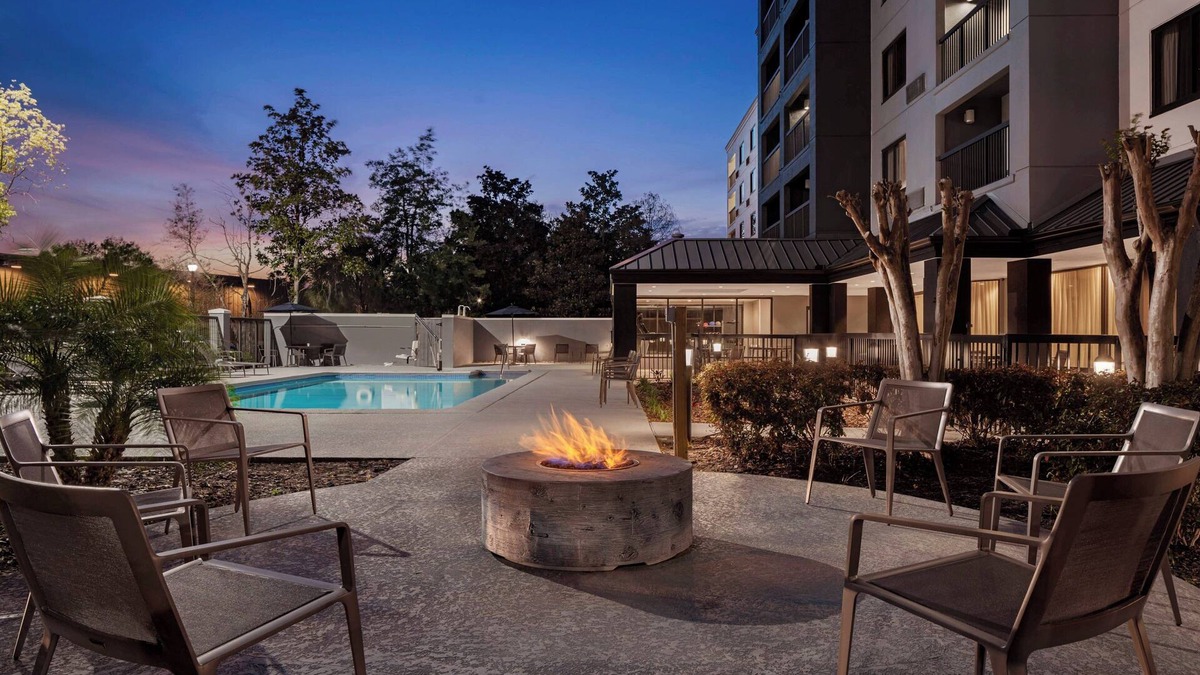 Southpoint Hotel | Courtyard by Marriott Jacksonville Butler Boulevard