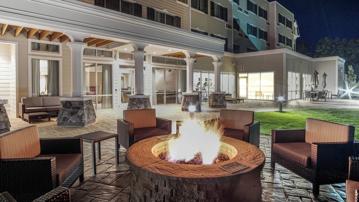 Lenox Hotel | Courtyard by Marriott Lenox Berkshires